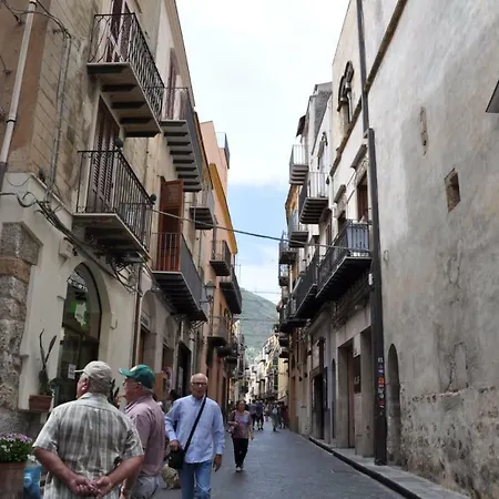 Ernest Mary House Cefalù