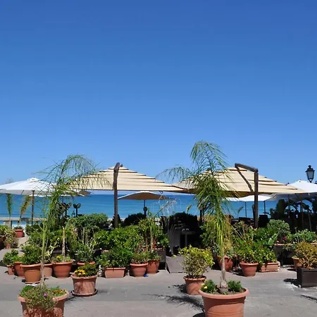 Ernest Mary House * Cefalù