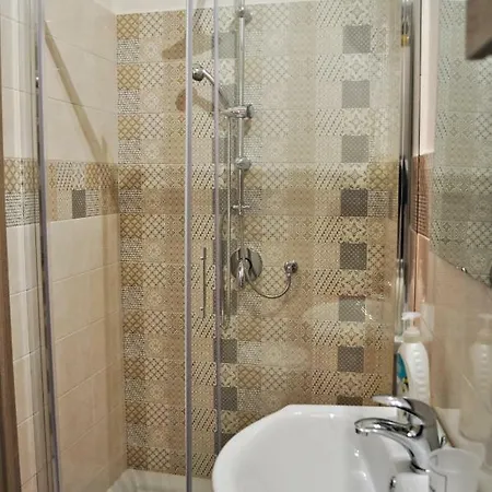 Ernest Mary House * Cefalù